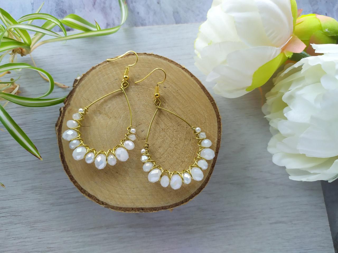 White Wedding Earrings, White And Gold Pearl Earrings For Bride, Bridal Earrings, Boho Bride, Boho Wedding, White Wire Wrapped Earrings
