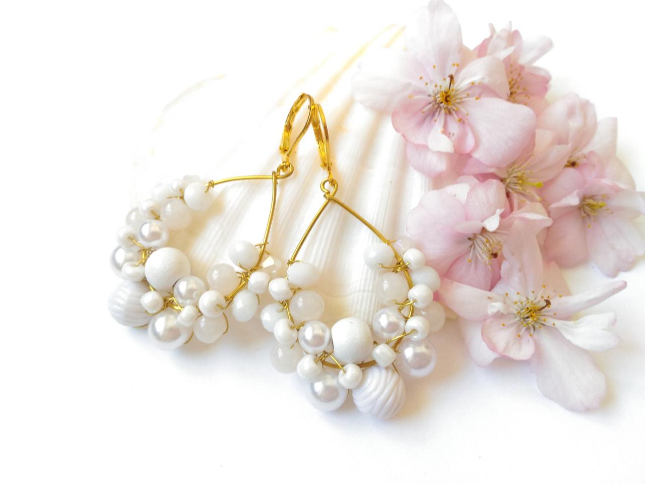 White Wedding Earrings, White And Gold Pearl Earrings For Bride, Bridal Earrings, Boho Bride, Boho Wedding, White Beaded Vintage Earrings