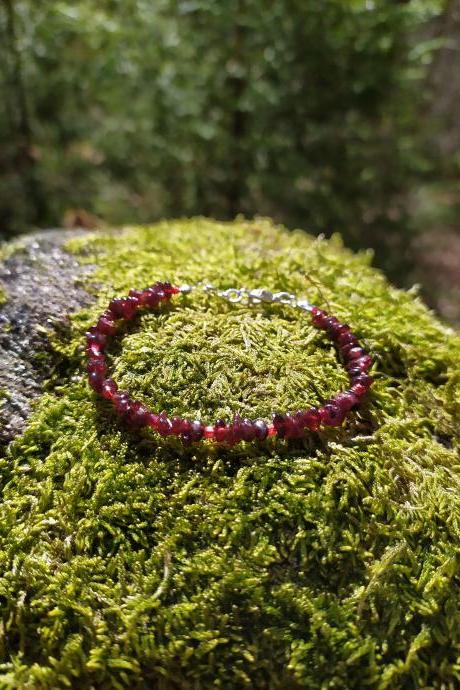 Spring collection: Dark red Garnet gemstone bracelet, Red boho beaded bracelet, Dainty thin gemstone chip bracelet,Elegant wine red bracelet