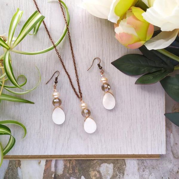 Sweet water pearl earrings and necklace, Dangle pearl earrings, Champagne pearl earrings, Pearl jewelry set, Elegant jewelry for gifting.
